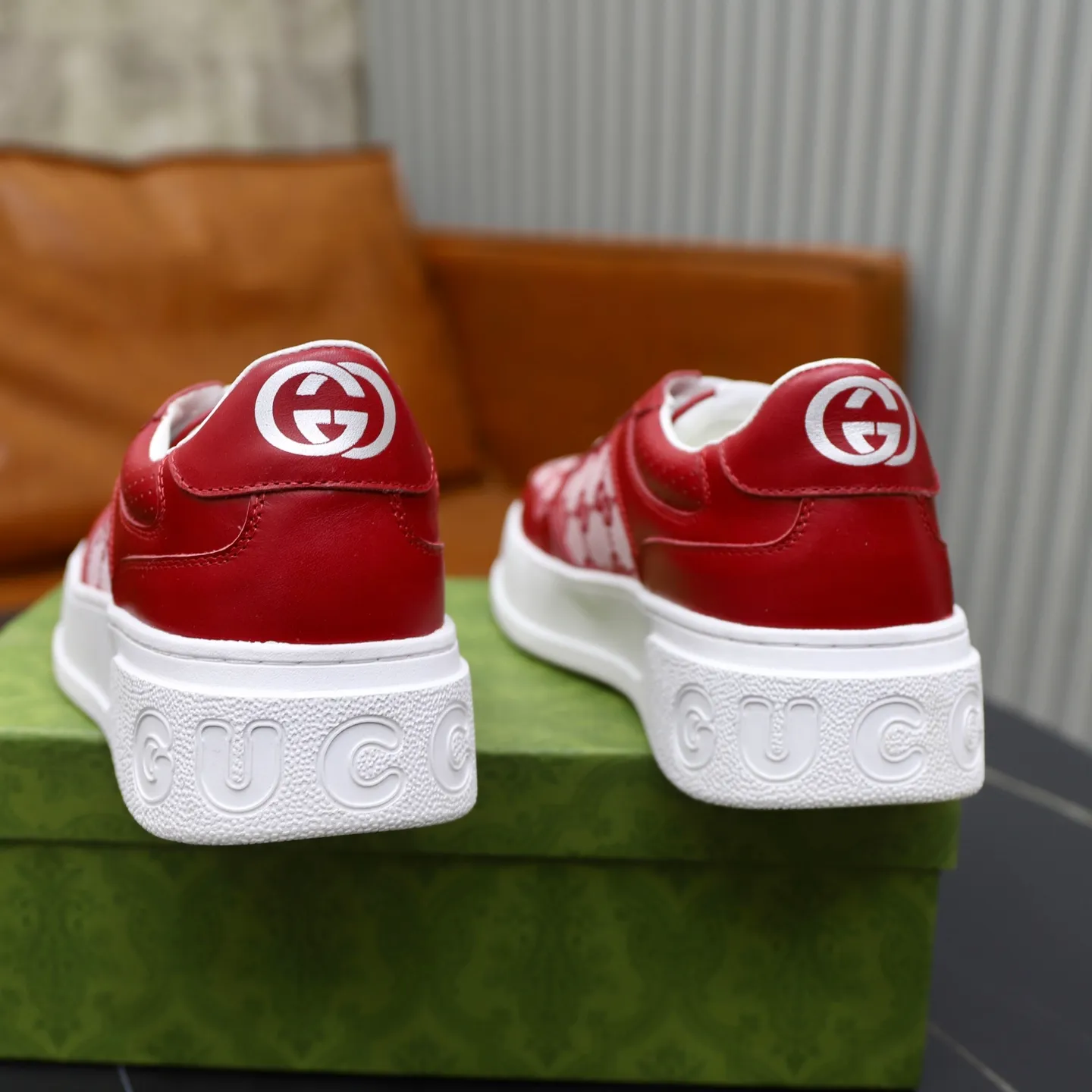 Men's shoes: 400💰🙅‍♂️🙅‍♂️🙅‍♂️ Brand: GUCCI Standard code: 38-44 (45 customized) Grade: Same as the official website Material: Original leather splicing brand cloth Comfortable and breathable sheepskin lining Lightweight wear-resistant outsole Style category: Men's fashion casual shoes Sports shoes Distinguished luxury brand elements Top luxury Color: actual picture color